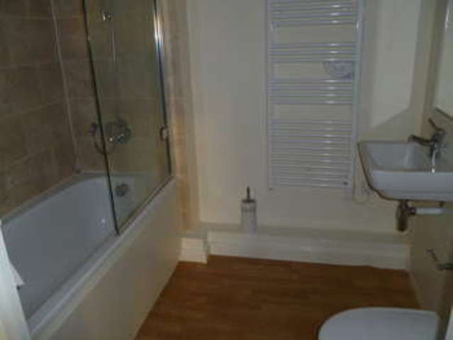  Image of 1 bedroom Flat to rent in Beckhampton Street Swindon SN1 at Swindon Swindon, SN1 2SE