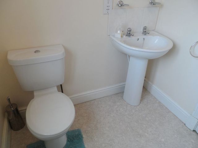  Image of 2 bedroom Flat to rent in Parc Pencrug Llandeilo SA19 at Parc Pencrug  Llandeilo, SA19 6RZ