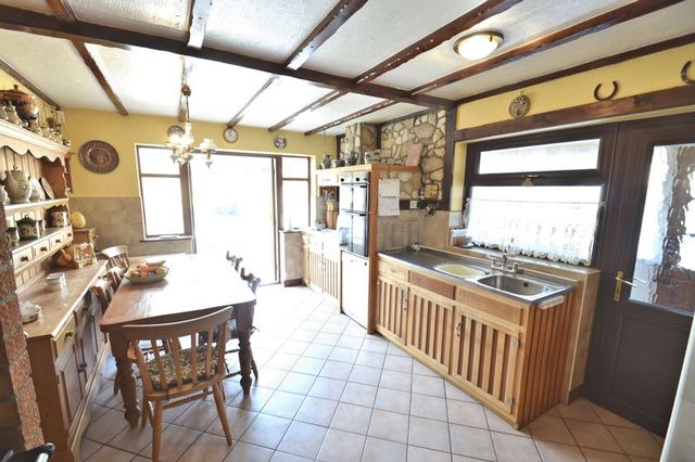  Image of 3 bedroom Detached house for sale in Park Road Didcot OX11 at Park Road  Didcot, OX11 8QR