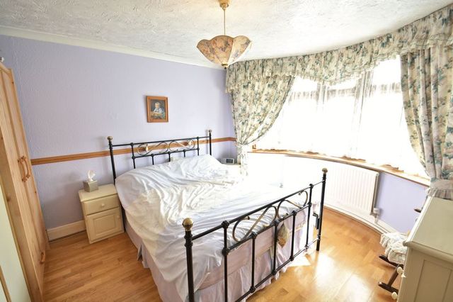  Image of 3 bedroom Detached house for sale in Park Road Didcot OX11 at Park Road  Didcot, OX11 8QR