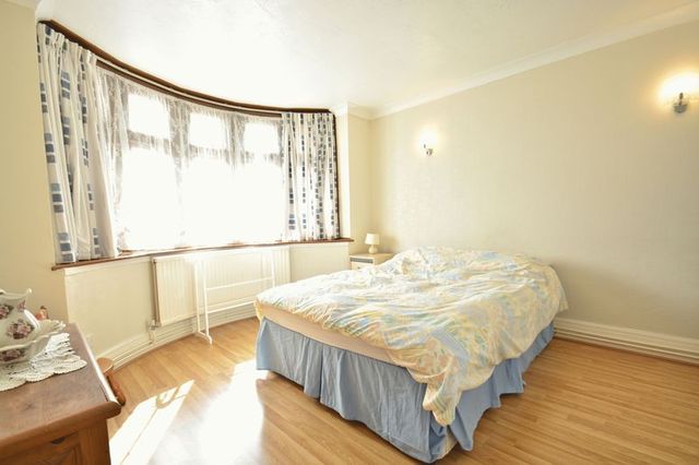 Image of 3 bedroom Detached house for sale in Park Road Didcot OX11 at Park Road  Didcot, OX11 8QR