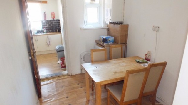  Image of 3 bedroom Semi-Detached house to rent in Park View Avenue Burley Leeds LS4 at Park View Avenue  Leeds, LS4 2LH