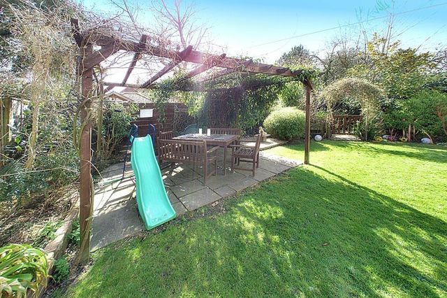  Image of 3 bedroom Detached house for sale in Parklands Avenue Bognor Regis PO21 at Parklands Avenue  Bognor Regis, PO21 2BA
