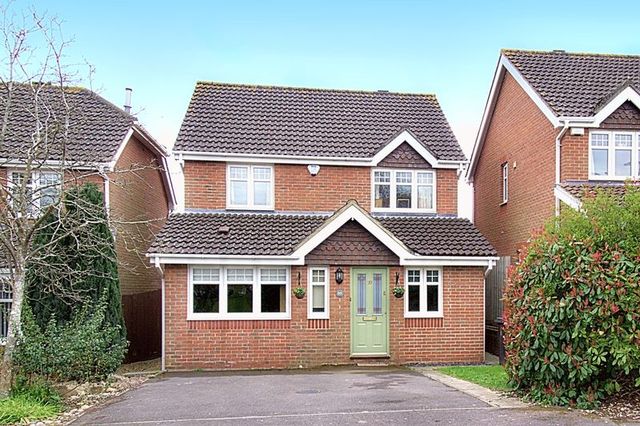  Image of 4 bedroom Detached house for sale in Peacock Close Chichester PO19 at Peacock Close  Chichester, PO19 6YD