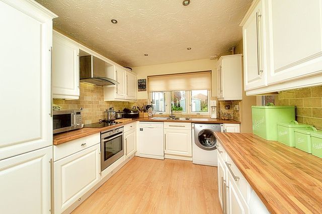  Image of 4 bedroom Detached house for sale in Peacock Close Chichester PO19 at Peacock Close  Chichester, PO19 6YD