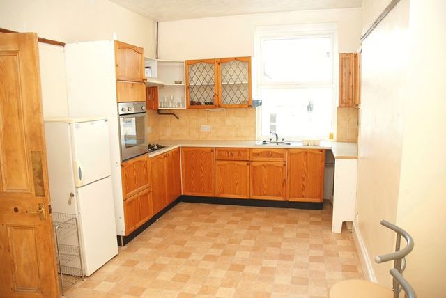  Image of 2 bedroom Flat to rent in Pentillie Road Mutley Plymouth PL4 at Pentillie Road Mutley Plymouth, PL4 6QL