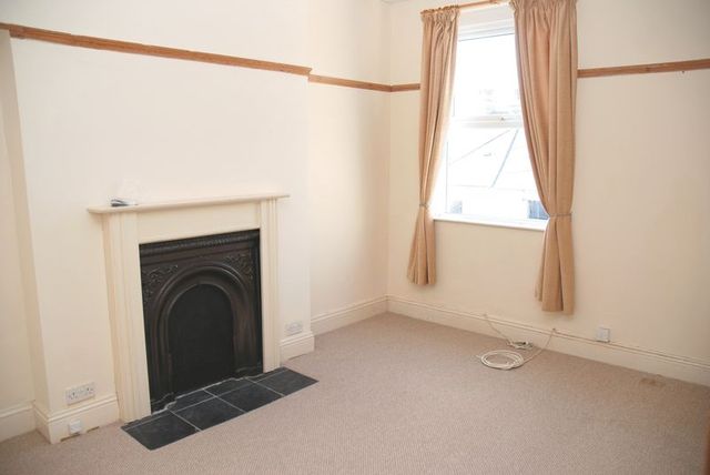  Image of 2 bedroom Flat to rent in Pentillie Road Mutley Plymouth PL4 at Pentillie Road Mutley Plymouth, PL4 6QL