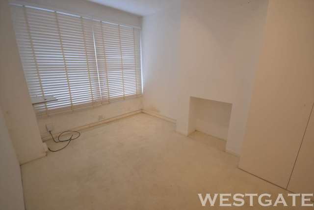  Image of 4 bedroom Terraced house to rent in Pitcroft Avenue Earley Reading RG6 at Pitcroft Avenue  Reading, RG6 1NN