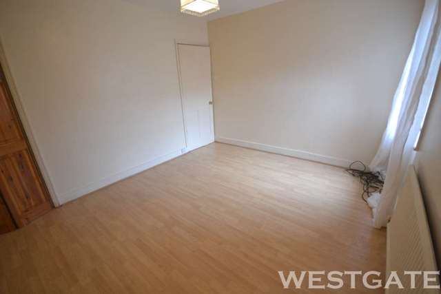  Image of 4 bedroom Terraced house to rent in Pitcroft Avenue Earley Reading RG6 at Pitcroft Avenue  Reading, RG6 1NN