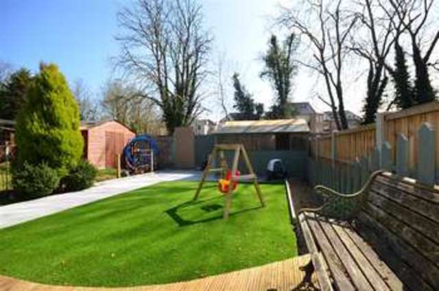  Image of 2 bedroom Flat for sale in Queens Road Loughton IG10 at Loughton Essex Loughton, IG10 1RR