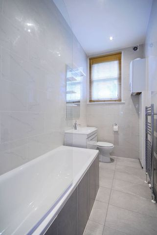  Image of 1 bedroom Flat to rent in Randolph Avenue London W9 at Randolph Avenue Maida vale Maida Vale, W9 1PF