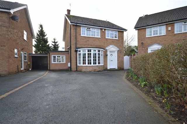  Image of 4 bedroom Property for sale in Ravenswood Drive Cheadle Hulme Cheadle SK8 at Ravenswood Drive Stockport Stockport, SK8 7DZ