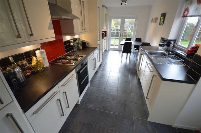  Image of 4 bedroom Property for sale in Ravenswood Drive Cheadle Hulme Cheadle SK8 at Ravenswood Drive Stockport Stockport, SK8 7DZ