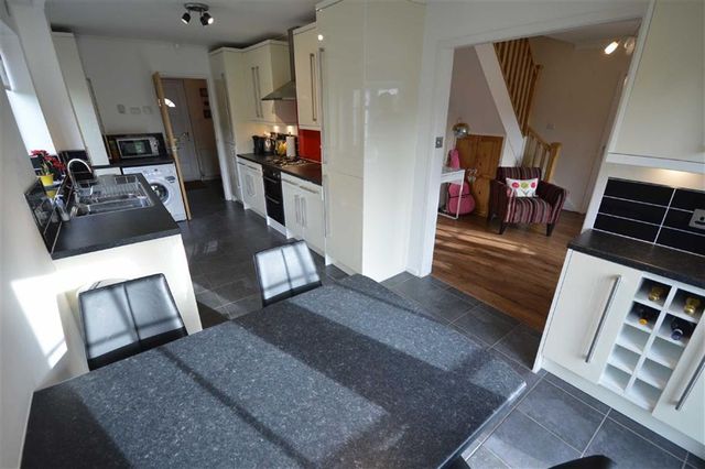  Image of 4 bedroom Property for sale in Ravenswood Drive Cheadle Hulme Cheadle SK8 at Ravenswood Drive Stockport Stockport, SK8 7DZ