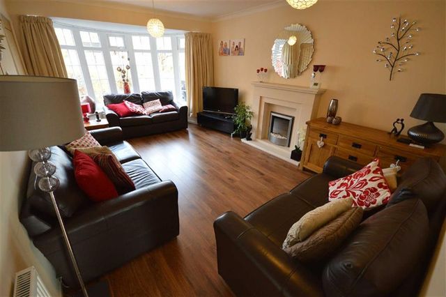 Image of 4 bedroom Property for sale in Ravenswood Drive Cheadle Hulme Cheadle SK8 at Ravenswood Drive Stockport Stockport, SK8 7DZ