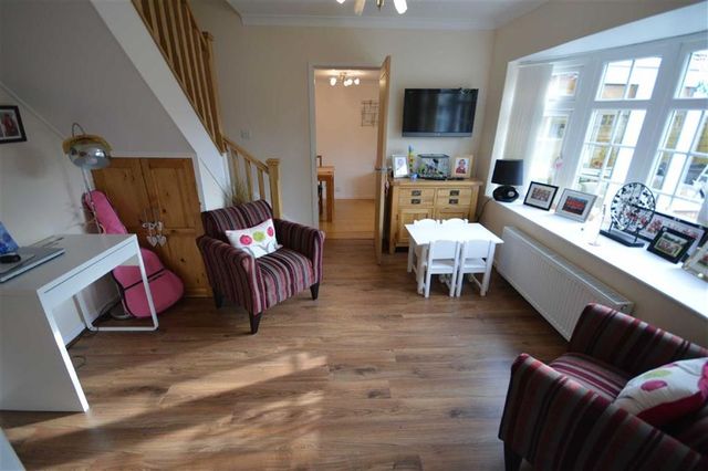  Image of 4 bedroom Property for sale in Ravenswood Drive Cheadle Hulme Cheadle SK8 at Ravenswood Drive Stockport Stockport, SK8 7DZ