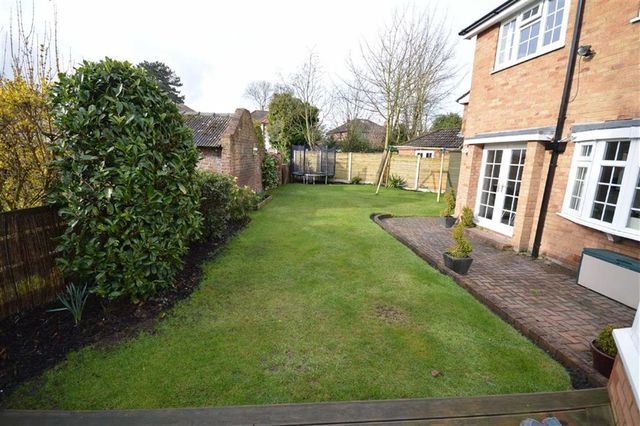  Image of 4 bedroom Property for sale in Ravenswood Drive Cheadle Hulme Cheadle SK8 at Ravenswood Drive Stockport Stockport, SK8 7DZ