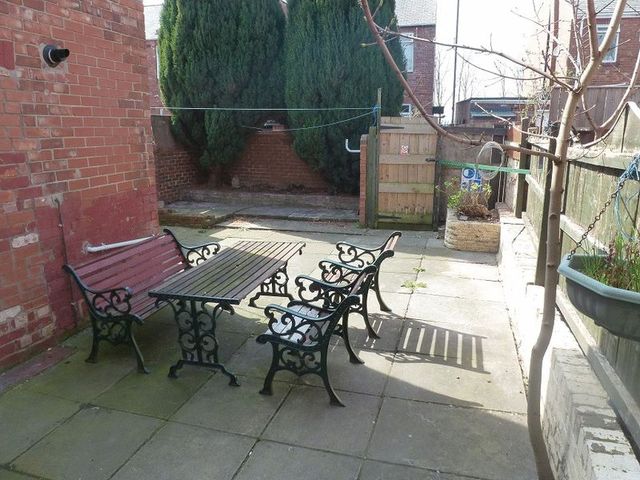  Image of 2 bedroom Flat to rent in Relton Avenue Newcastle upon Tyne NE6 at Relton Avenue Array Byker, NE6 2TH