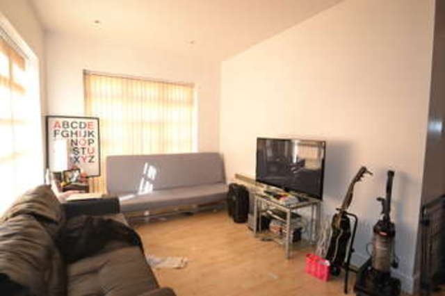  Image of 3 bedroom Flat to rent in Riga Mews London E1 at Commercial Road  Aldgate, E1 1LL