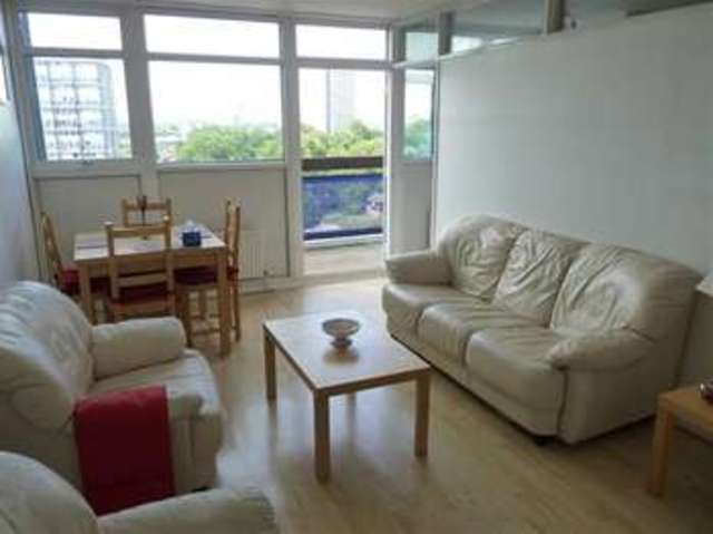  Image of 2 bedroom Flat to rent in Rotherhithe New Road London SE16 at Surrey Quays, SE16 2PU