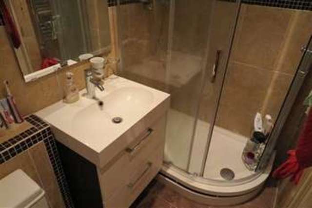  Image of 2 bedroom Flat to rent in Rotherhithe New Road London SE16 at Surrey Quays, SE16 2PU