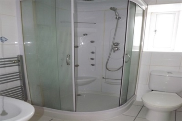  Image of 2 bedroom Flat to rent in Royal Street Gourock PA19 at Gourock Inverclyde Inverclyde, PA19 1PW