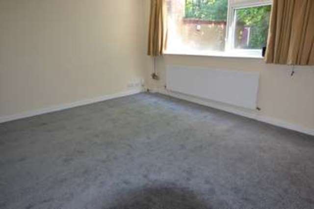  Image of 2 bedroom Flat to rent in Salisbury Close Moseley Birmingham B13 at Salisbury Close Moseley BIRMINGHAM, B13 8JX