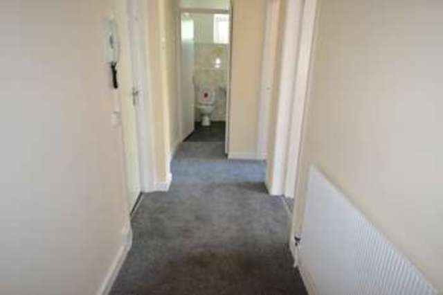  Image of 2 bedroom Flat to rent in Salisbury Close Moseley Birmingham B13 at Salisbury Close Moseley BIRMINGHAM, B13 8JX