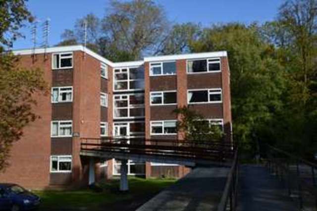  Image of 2 bedroom Flat to rent in Salisbury Close Moseley Birmingham B13 at Salisbury Close Moseley BIRMINGHAM, B13 8JX