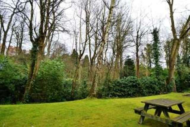  Image of 2 bedroom Flat to rent in Salisbury Close Moseley Birmingham B13 at Salisbury Close Moseley BIRMINGHAM, B13 8JX