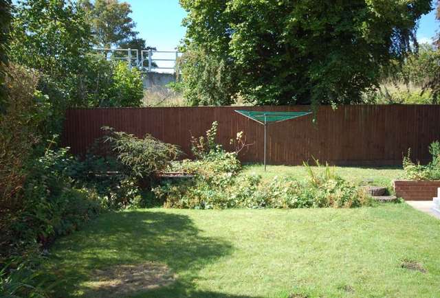  Image of 3 bedroom Semi-Detached house to rent in Deanfield Close Saunderton High Wycombe HP14 at Deanfield Close Saunderton High Wycombe, HP14 4HT