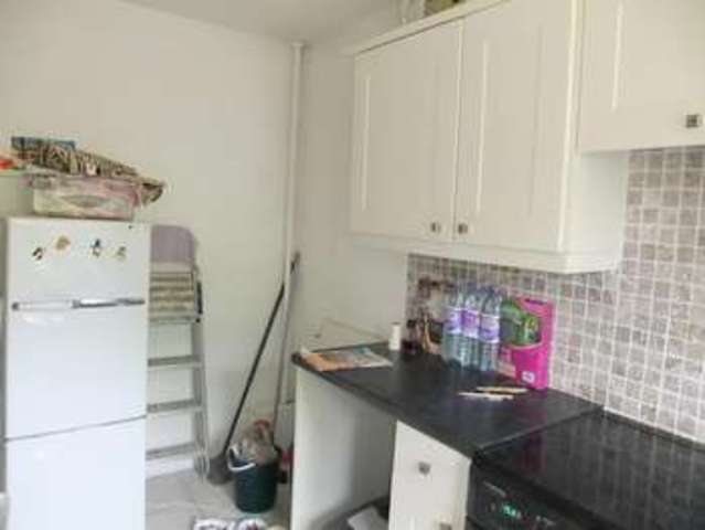  Image of 1 bedroom Flat for sale in Selwyn Road Eastbourne BN21 at 29 Selwyn Road  Eastbourne, BN21 2LF