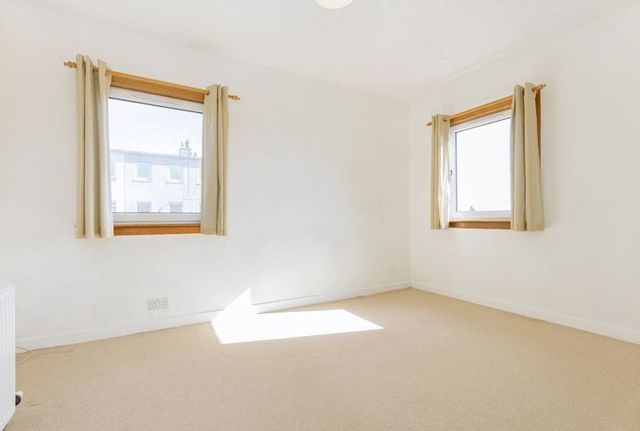  Image of 2 bedroom Flat for sale in Shaw Street Dunfermline KY11 at Shaw Street  Dunfermline, KY11 4AX