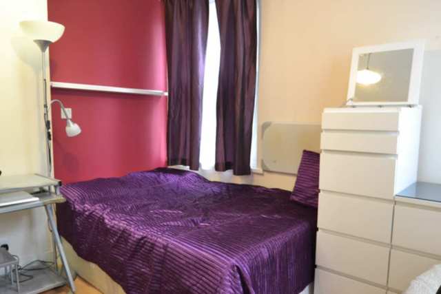  Image of Studio flat to rent in Shepherds Bush Road London W6 at Shepherds Bush Road  London, W6 7PB