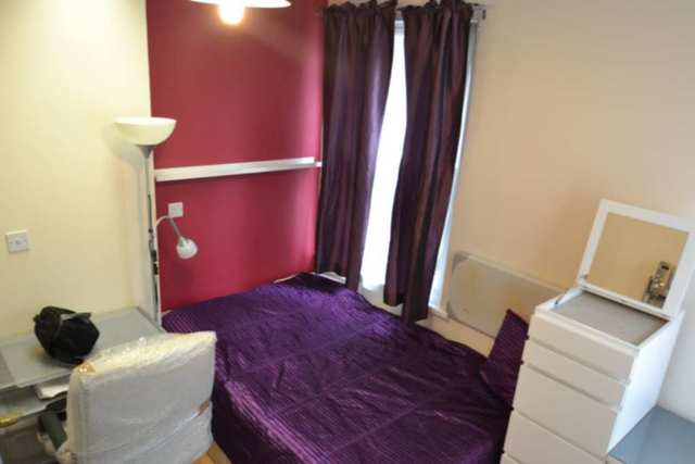  Image of Studio flat to rent in Shepherds Bush Road London W6 at Shepherds Bush Road  London, W6 7PB