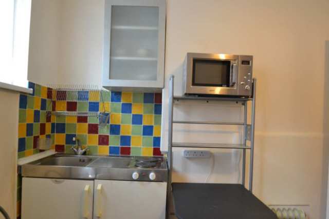  Image of Studio flat to rent in Shepherds Bush Road London W6 at Shepherds Bush Road  London, W6 7PB
