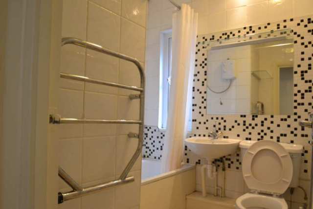  Image of Studio flat to rent in Shepherds Bush Road London W6 at Shepherds Bush Road  London, W6 7PB