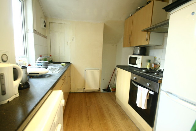  Image of 3 bedroom Flat Share to rent in Simonside Terrace Heaton Newcastle upon Tyne NE6 at Simonside Terrace  Newcastle Upon Tyne, NE6 5LF