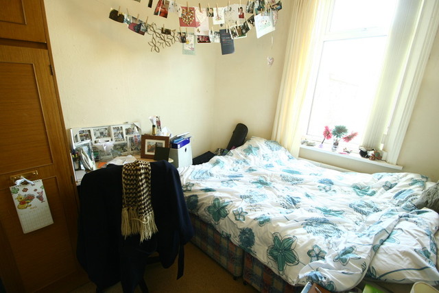  Image of 3 bedroom Flat Share to rent in Simonside Terrace Heaton Newcastle upon Tyne NE6 at Simonside Terrace  Newcastle Upon Tyne, NE6 5LF
