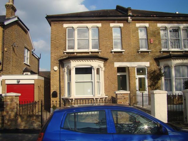  Image of 2 bedroom Flat to rent in Lansdowne Road London E18 at Lansdowne Road  London, E18 2AZ