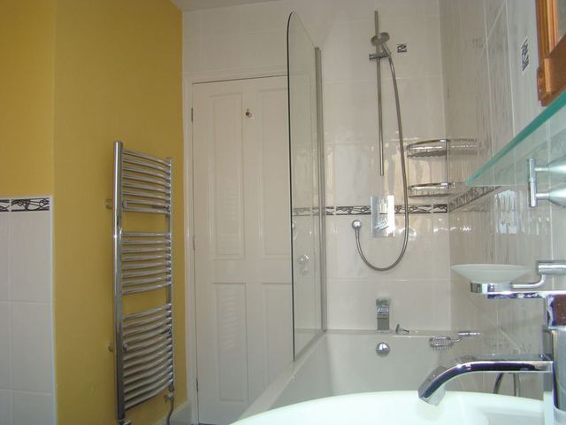  Image of 2 bedroom Flat to rent in Lansdowne Road London E18 at Lansdowne Road  London, E18 2AZ