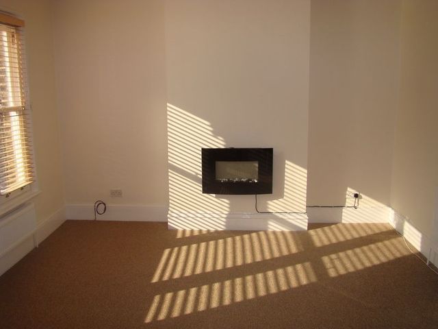  Image of 2 bedroom Flat to rent in Lansdowne Road London E18 at Lansdowne Road  London, E18 2AZ