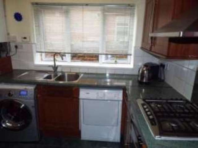  Image of 3 bedroom Terraced house for sale in Lyon Street Southampton SO14 at Southampton  Northam, SO14 0LZ