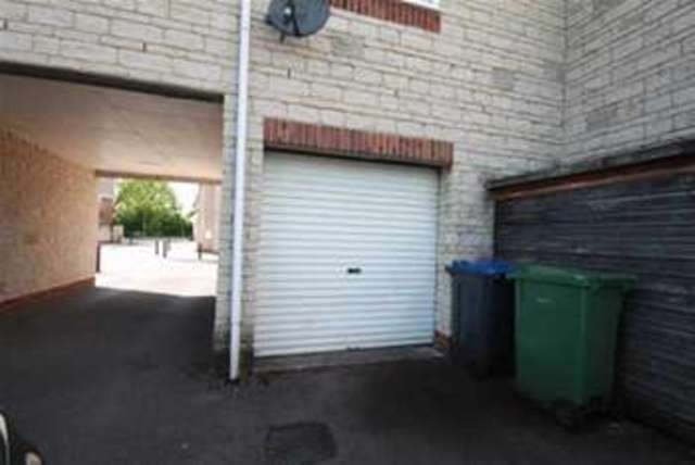  Image of 1 bedroom Flat to rent in Springfield Drive Calne SN11 at Calne, SN11 0UF