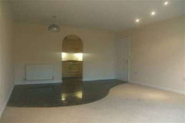  Image of 2 bedroom Flat to rent in St. Christophers Walk Wakefield WF1 at Wakefield, WF1 2UP