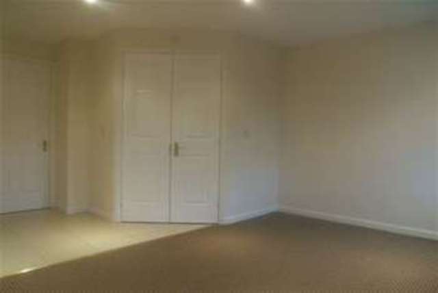  Image of 2 bedroom Flat to rent in St. Christophers Walk Wakefield WF1 at Wakefield, WF1 2UP