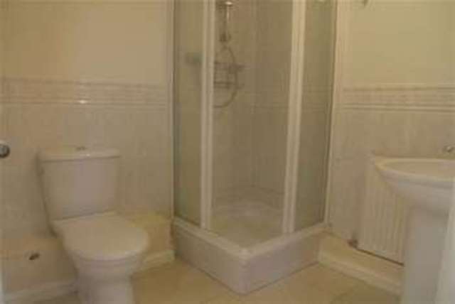  Image of 2 bedroom Flat to rent in St. Christophers Walk Wakefield WF1 at Wakefield, WF1 2UP