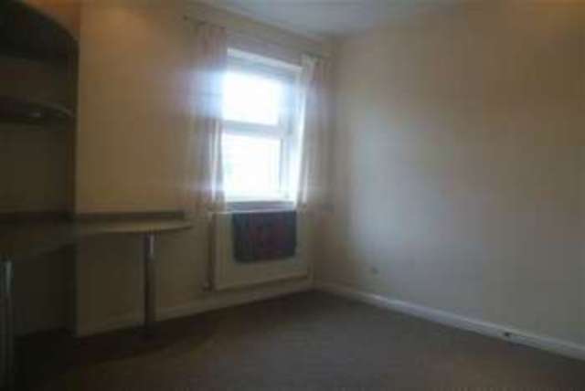  Image of 2 bedroom Flat to rent in St. Christophers Walk Wakefield WF1 at Wakefield, WF1 2UP