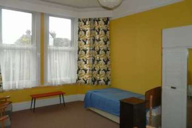  Image of 1 bedroom House Share to rent in Magdalen Road Exeter EX2 at St Leonards  Exeter, EX2 4TA