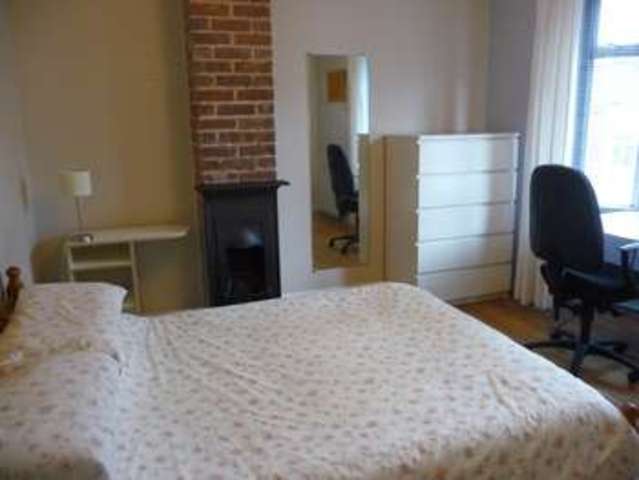  Image of 3 bedroom Terraced house for sale in St. Sidwells Avenue Exeter EX4 at St James  Exeter, EX4 6QW
